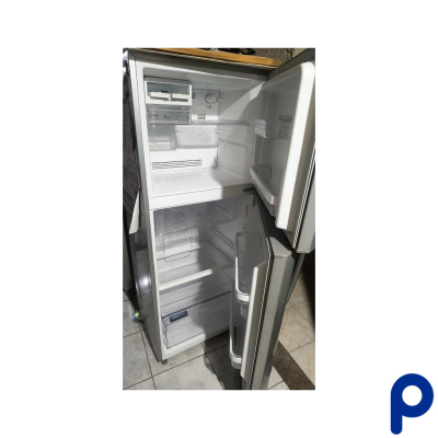 "Heladera Electrolux HENI3000P: Eficiencia y Confort en Tu Cocina"